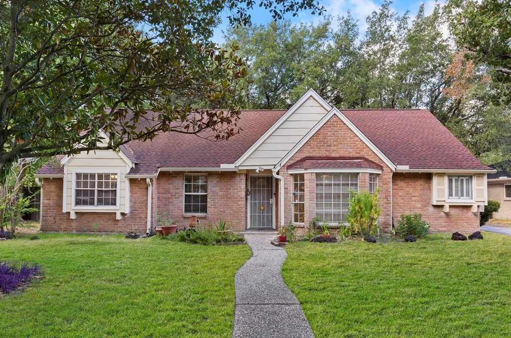 15211 Falling Creek Dr, Houston, TX 77068-1803