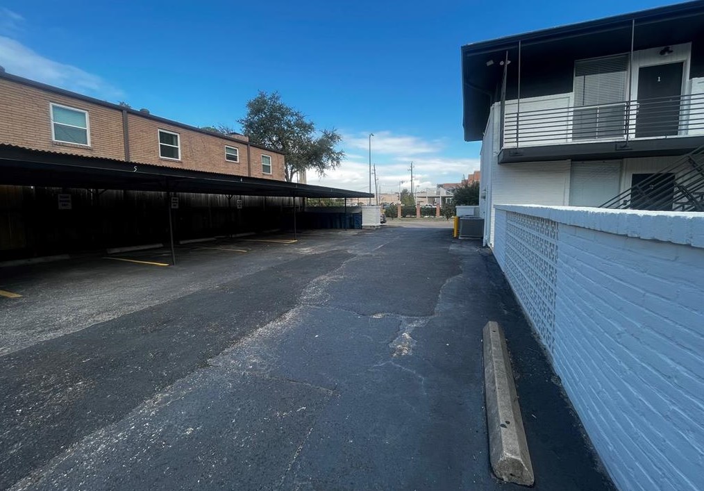5123 Del Monte Dr, Houston TX  77056-4391 exterior