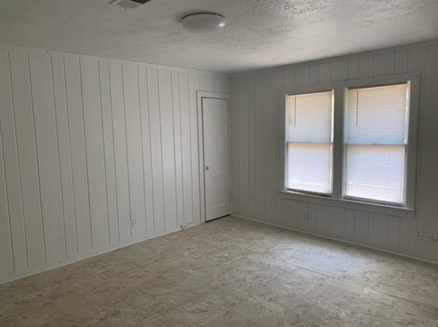 1111 N Thompson St, Conroe, TX 77301
