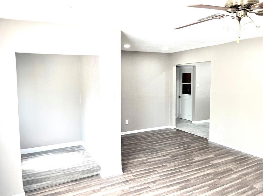 903 Roper St, Houston TX  77034-1234 exterior