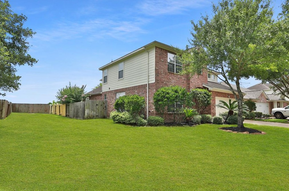9603 Red Rugossa Dr, Houston, TX 77095