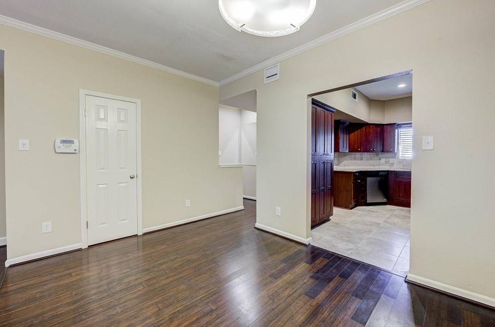 5878 Sugar Hill Dr, Houston TX  77057-2004 exterior