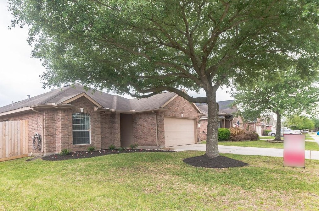 6818 Springfield Garden Ln, Spring TX  77379-4199 exterior