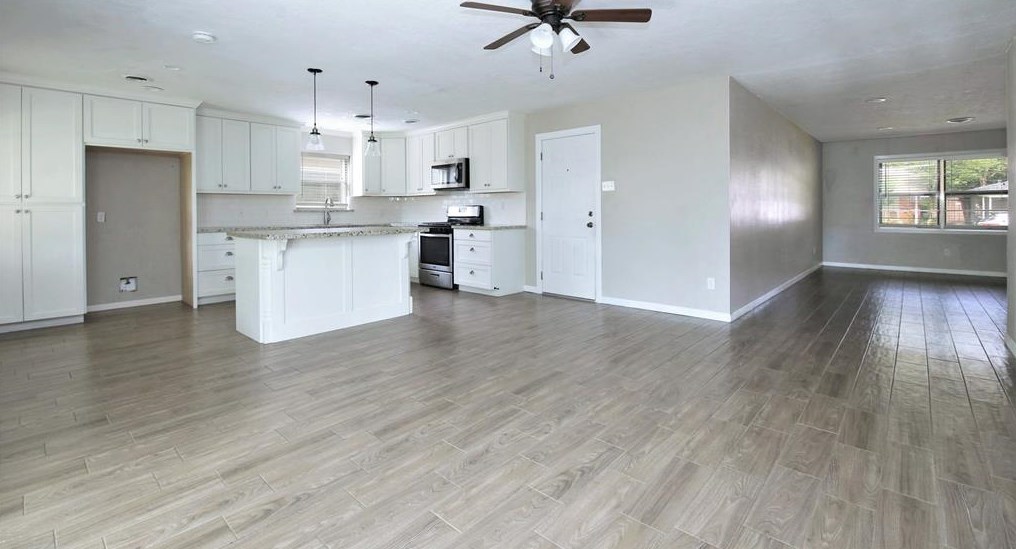 1514 Echols Dr, Baytown TX  77520-5600 exterior