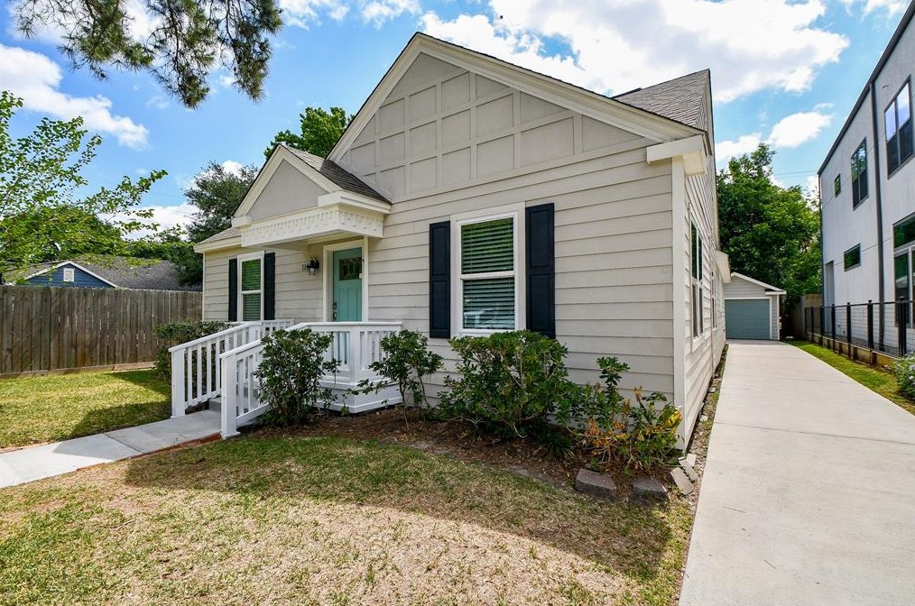 1120 Alexander St, Houston, TX 77008-6635