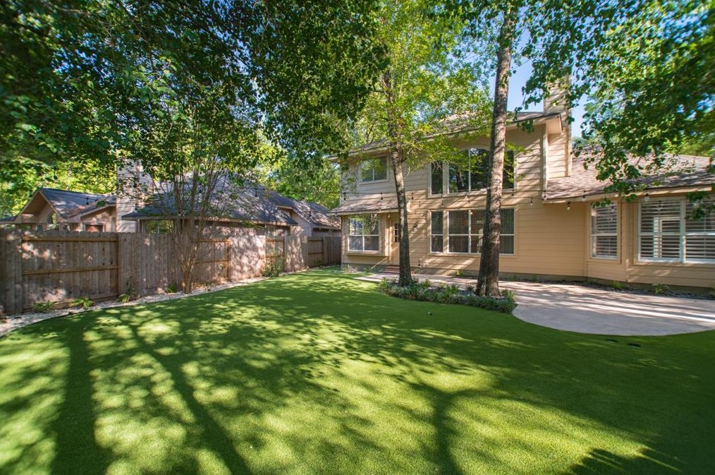 10 Bonnaire Dr, Spring TX  77382-1615 exterior