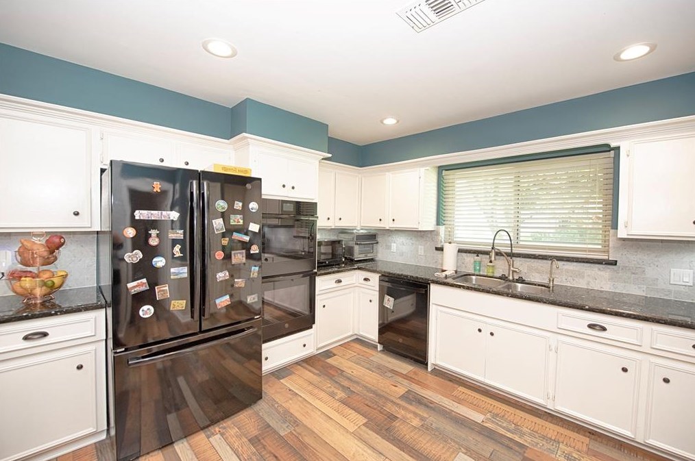 18503 Kingstown Ct, Houston TX  77058-4211 exterior