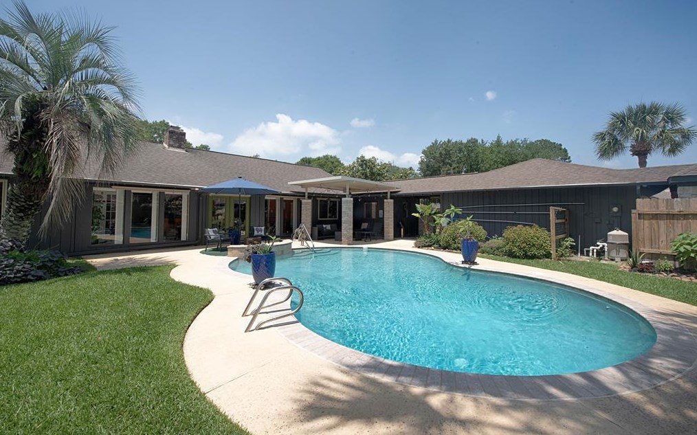 18503 Kingstown Ct, Houston TX  77058-4211 exterior