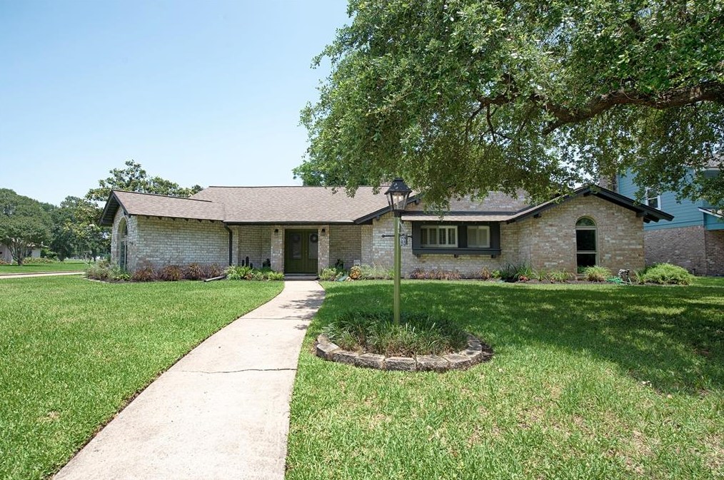 18503 Kingstown Ct, Houston, TX 77058-4211