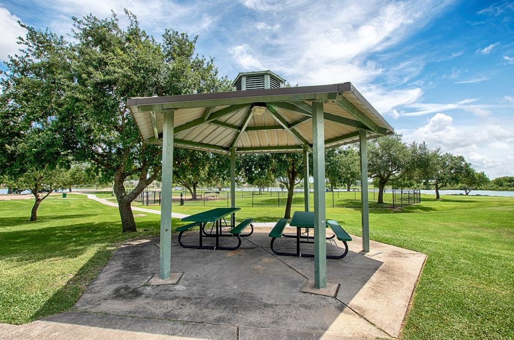 18503 Kingstown Ct, Houston TX  77058-4211 exterior