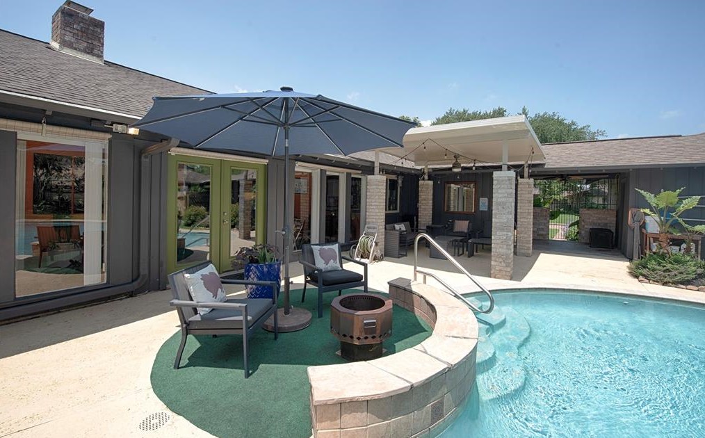 18503 Kingstown Ct, Houston TX  77058-4211 exterior