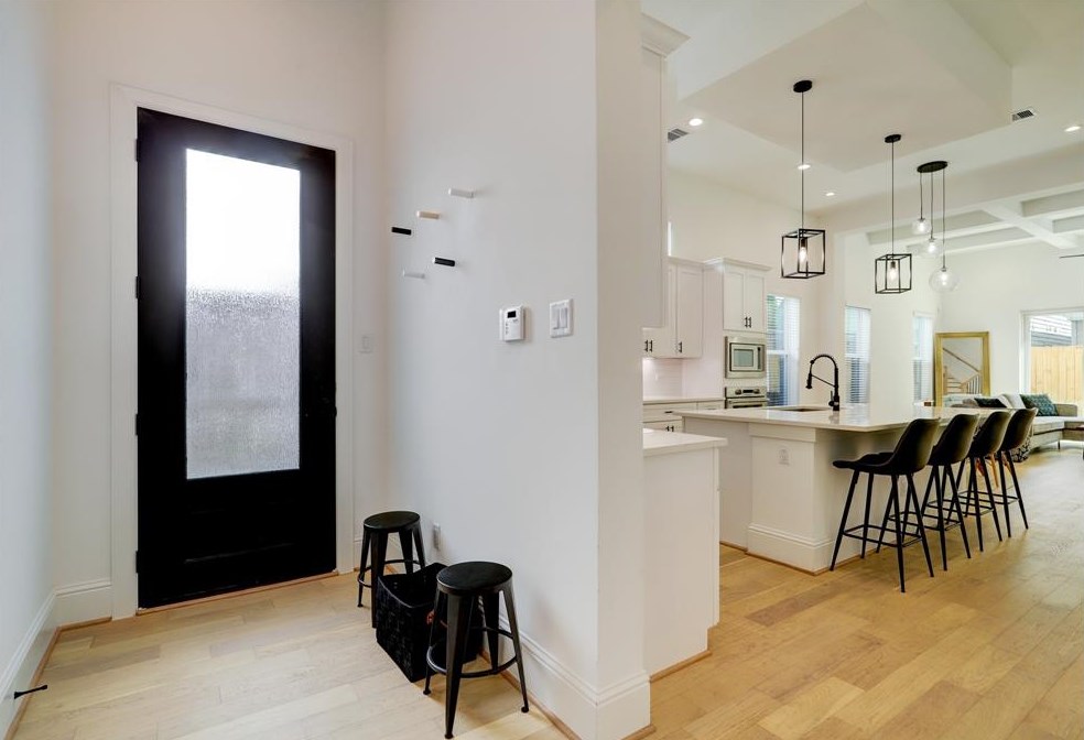1340 Dian St, Houston, TX 77008-3706