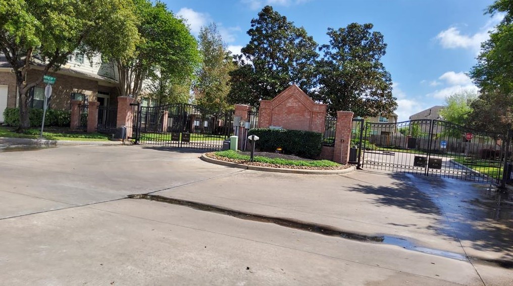 14310 Silver Hollow Ln, Houston, TX 77082