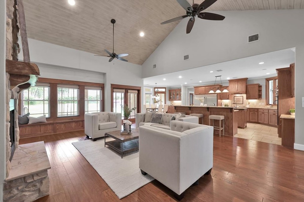 16164 Koenig Ln, Conroe TX  77384-4087 exterior