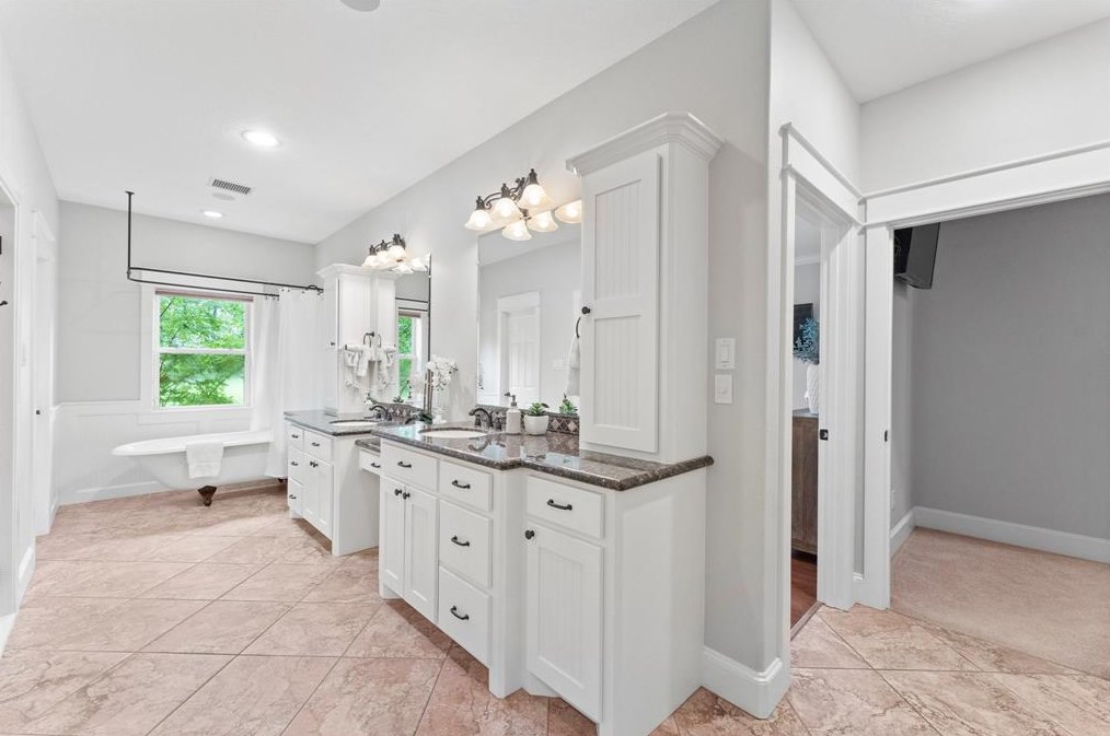 16164 Koenig Ln, Conroe TX  77384-4087 exterior