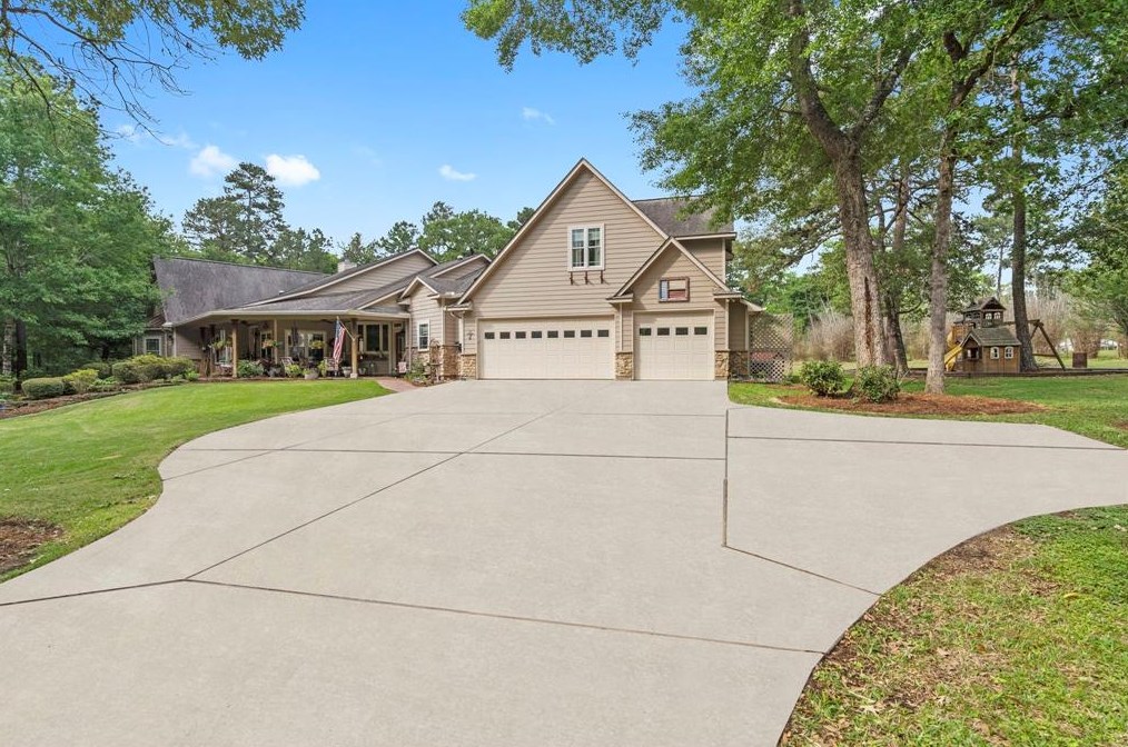 16164 Koenig Ln, Conroe TX  77384-8000 exterior