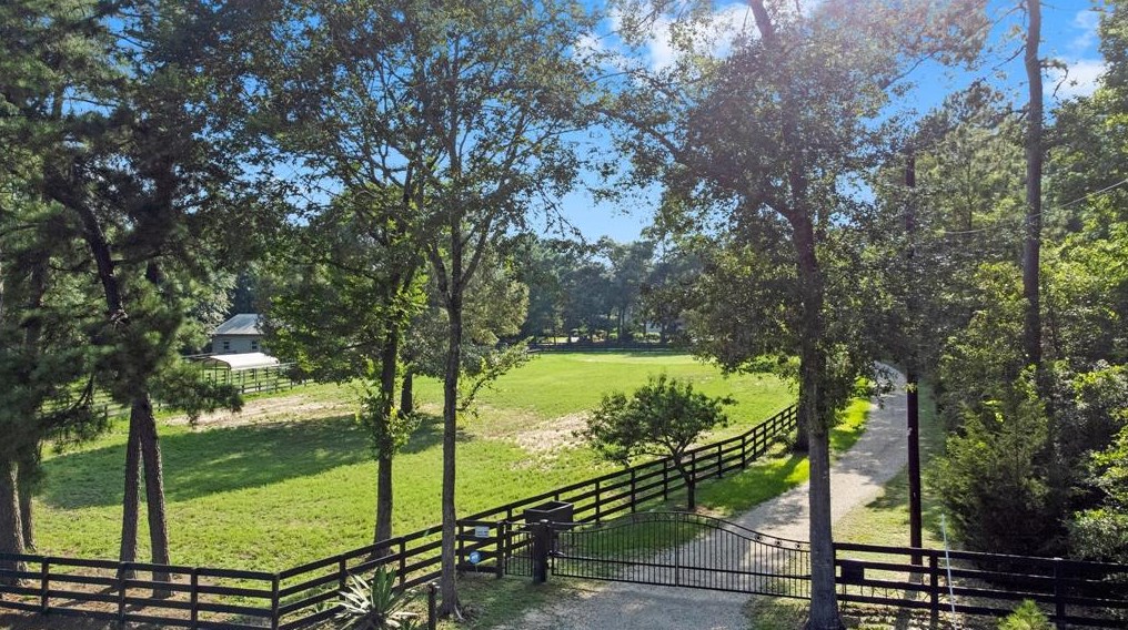 16164 Koenig Ln, Conroe, TX 77384