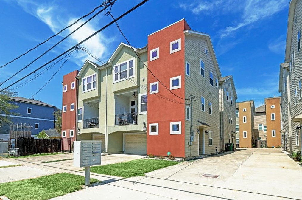 1147 24th St, Houston, TX 77009-1712
