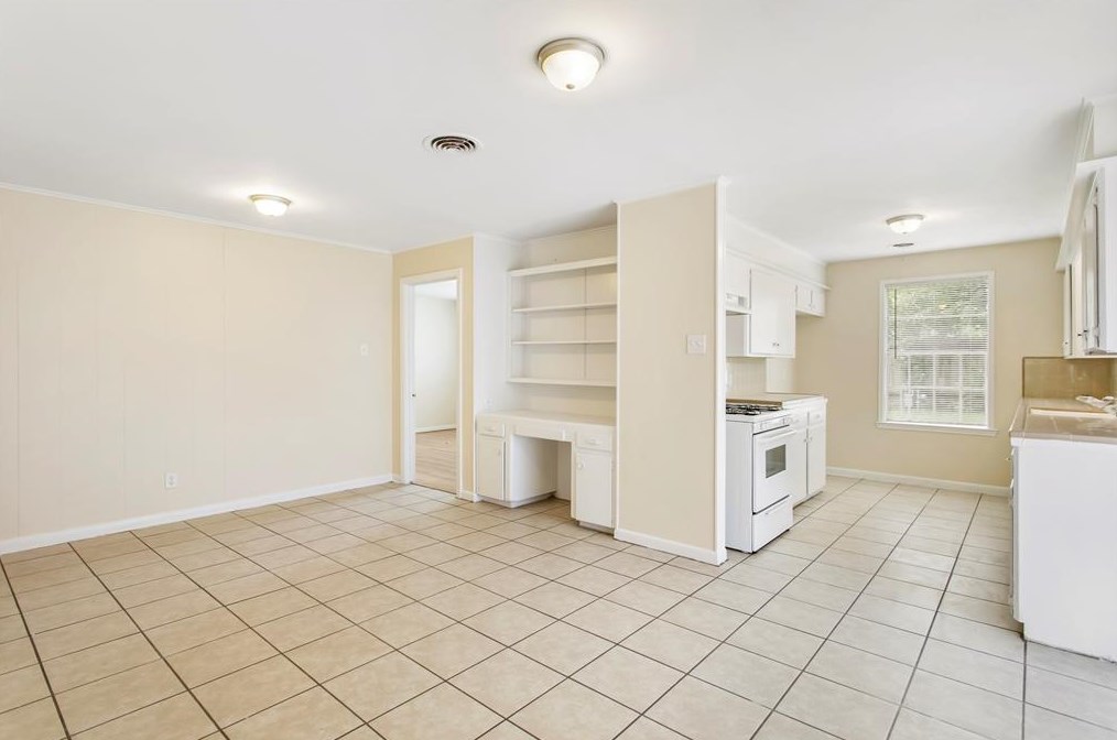 7043 Hendon Ln, Houston, TX 77074