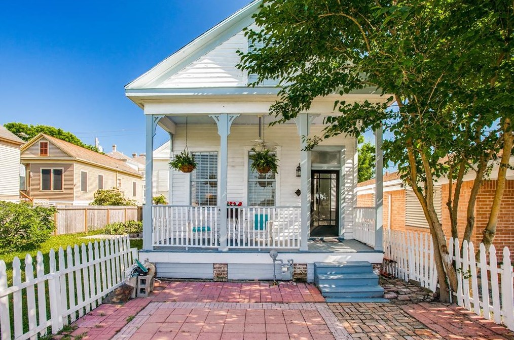 1111 Ball St, Galveston, TX 77550
