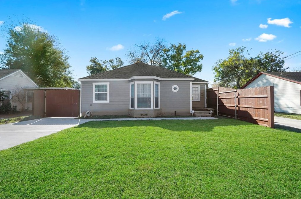 906 Gale St, Houston, TX 77009