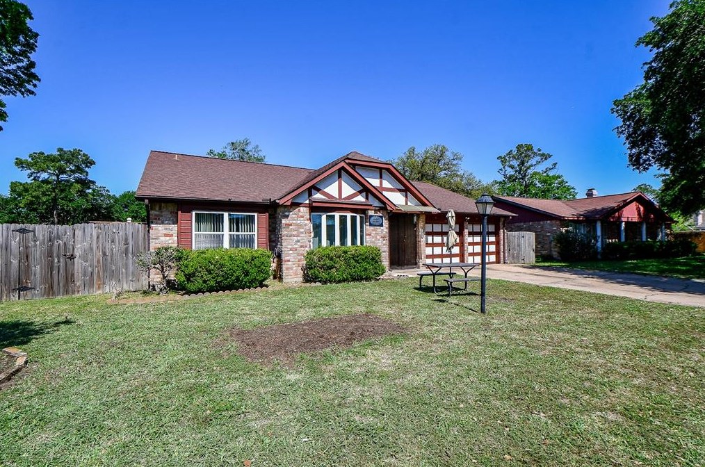 9014 Mellow Brook Dr, Houston, TX 77099-1254