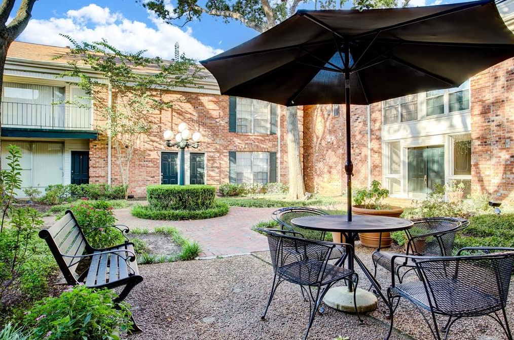 3400 Timmons Ln, Houston TX  77027-6437 exterior
