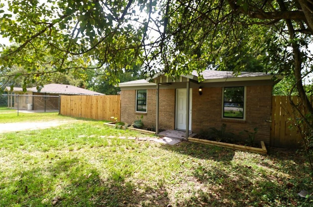 7518 Crofton St, Houston, TX 77028
