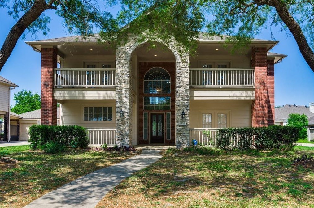 14914 Bennetts Mill Ln, Sugar Land, TX 77498