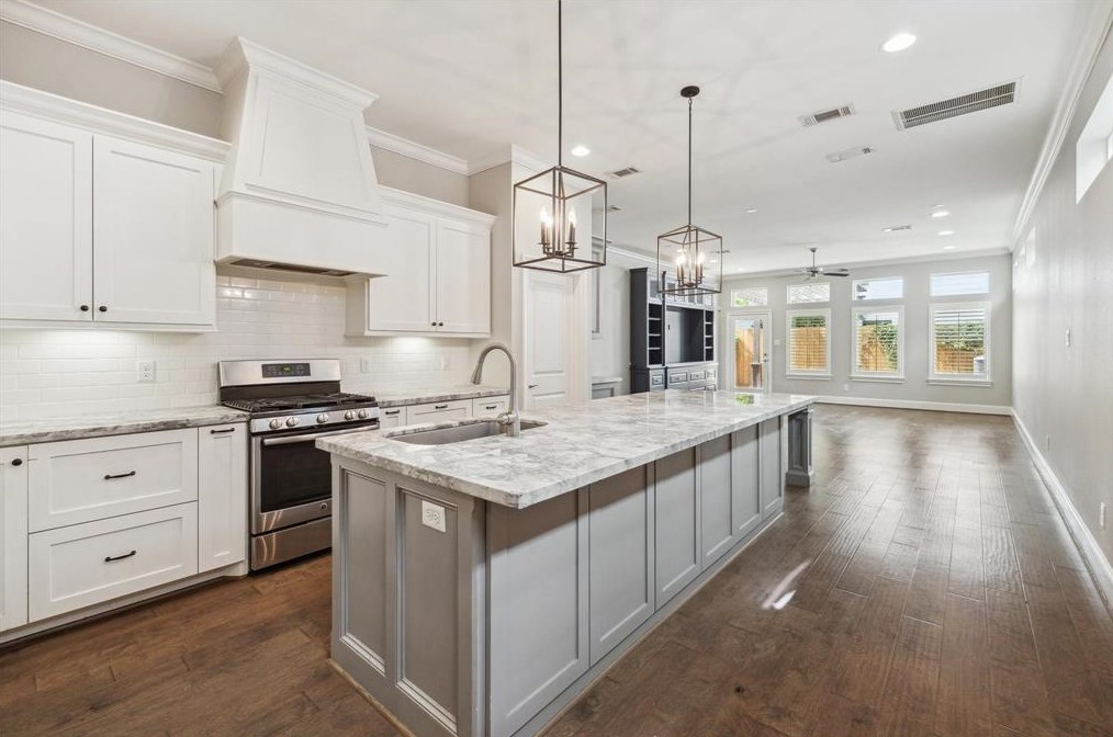 5430 Kiam St, Houston, TX 77007-1104