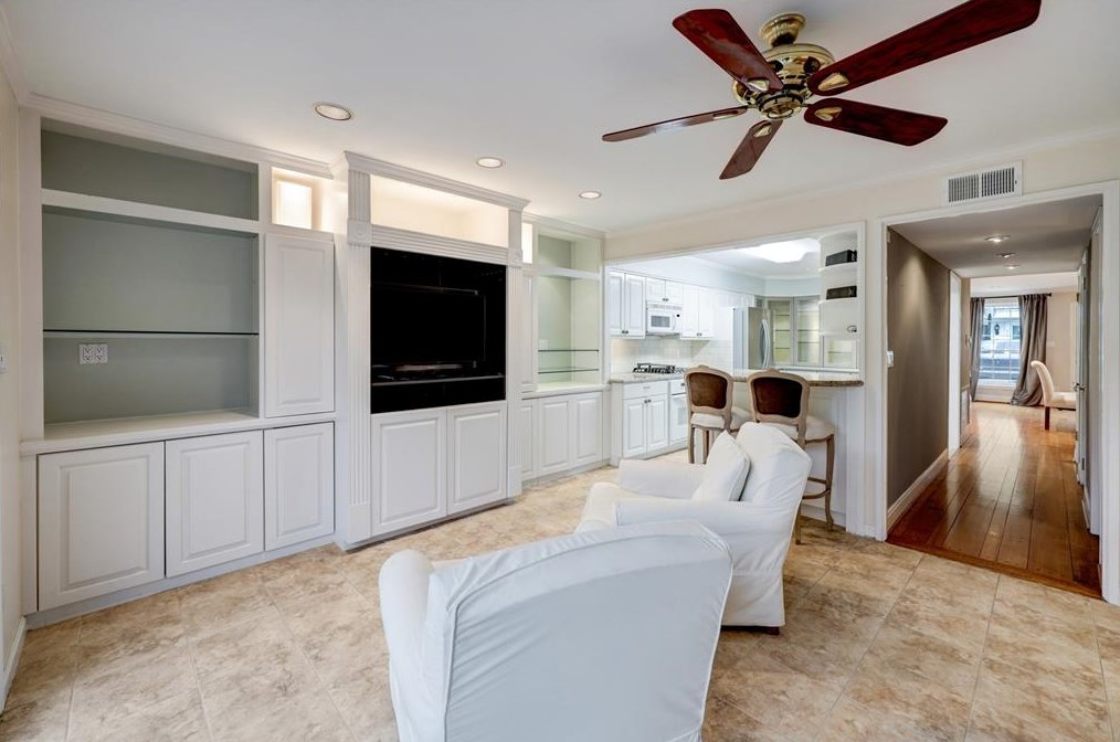 667 Post Oak Ln, Houston TX  77024-4632 exterior