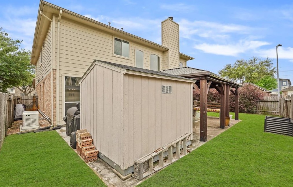 16722 Wilsons Creek Ln, Houston TX  77083-7219 exterior