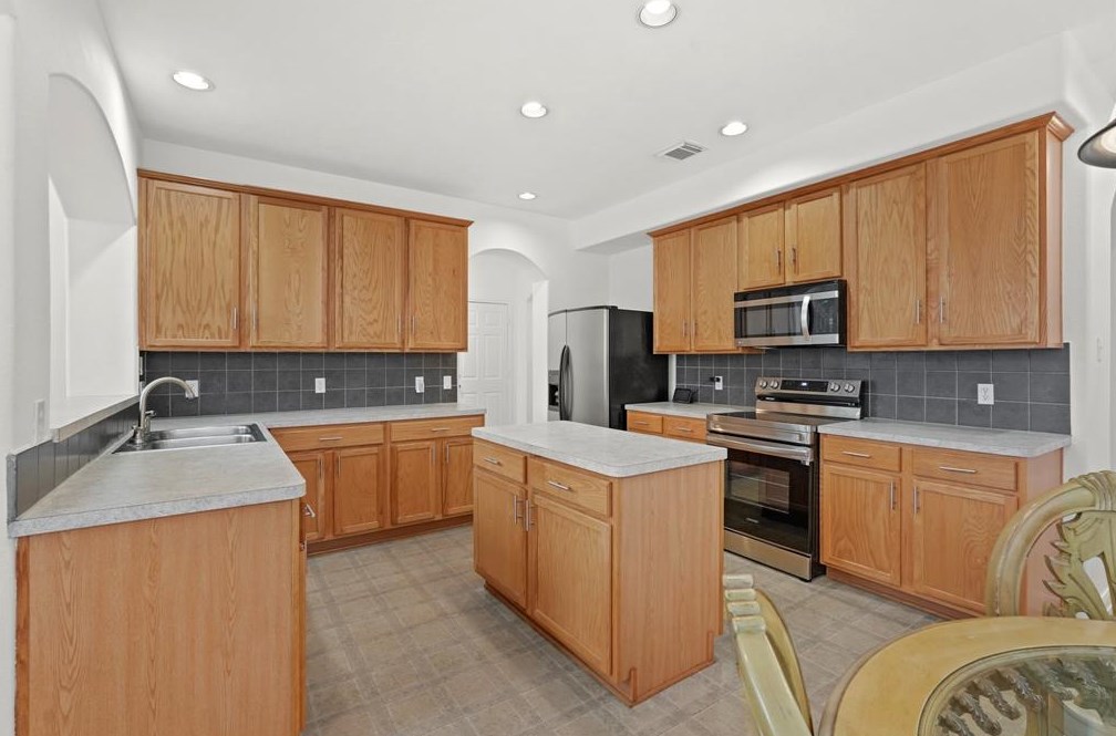 16722 Wilsons Creek Ln, Houston TX  77083-7219 exterior