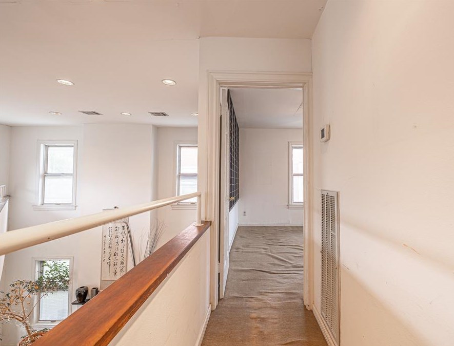 2102 Banks St, Houston TX 77098-5406 exterior