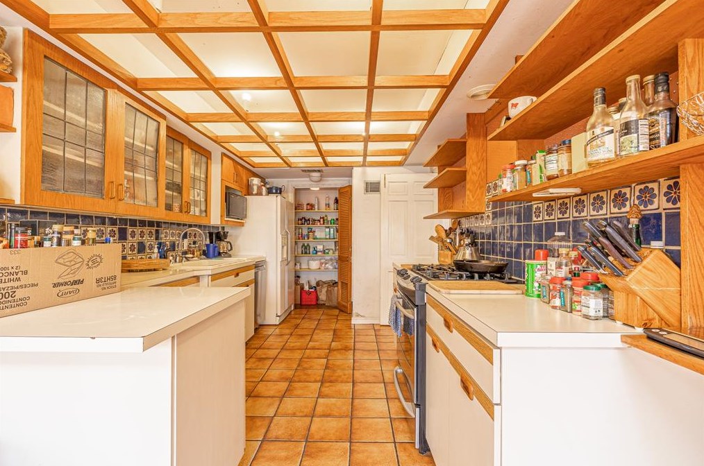 2102 Banks St, Houston TX 77098-5406 exterior