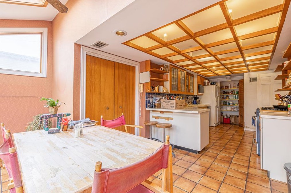 2102 Banks St, Houston TX 77098-5406 exterior