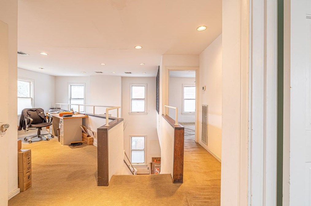 2102 Banks St, Houston TX 77098-5406 exterior