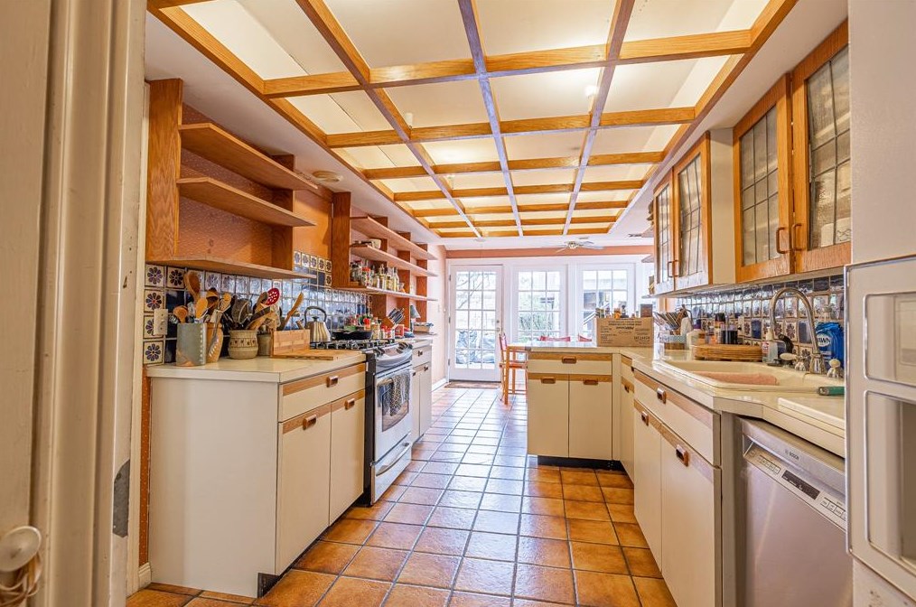 2102 Banks St, Houston TX 77098-5406 exterior