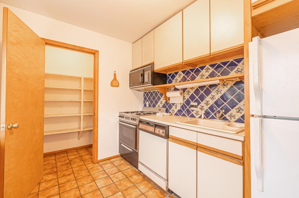 2102 Banks St, Houston TX 77098-5406 exterior