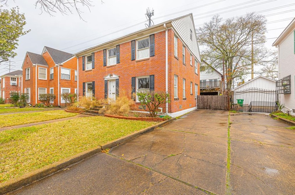 2102 Banks St, Houston, TX 77098-5304