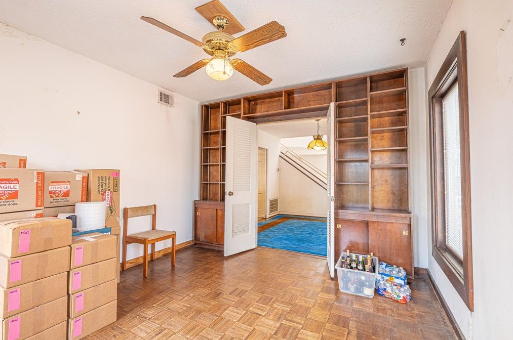 2102 Banks St, Houston TX 77098-5406 exterior