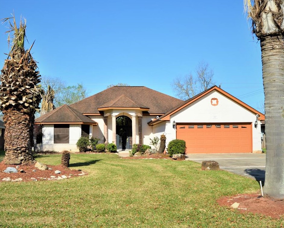 102 Lexington Ave, Richwood, TX 77531-4760