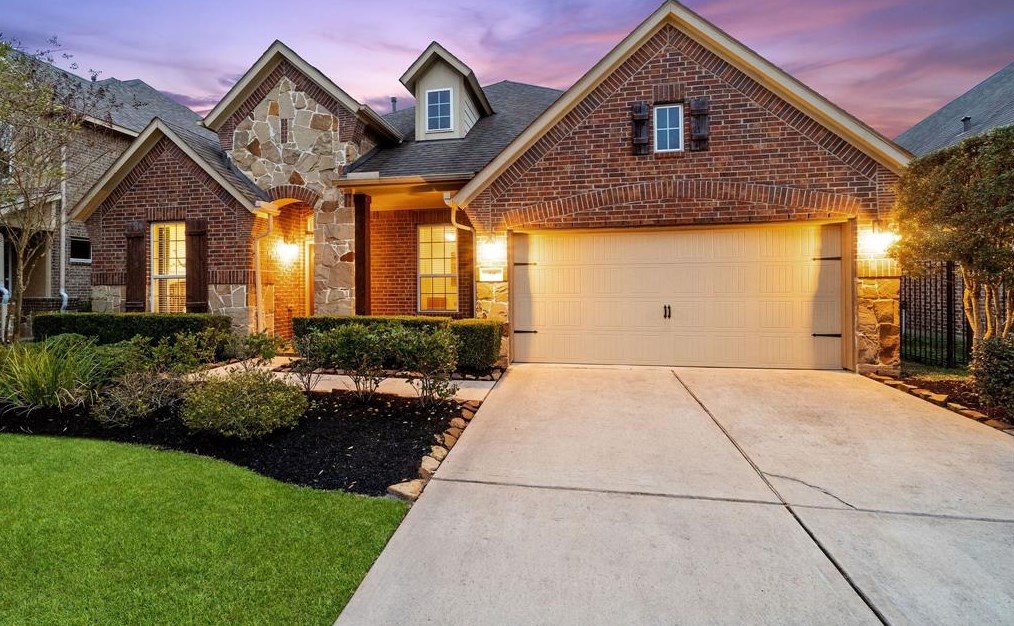 38 Pinto Point Cir, Spring, TX 77389-4398