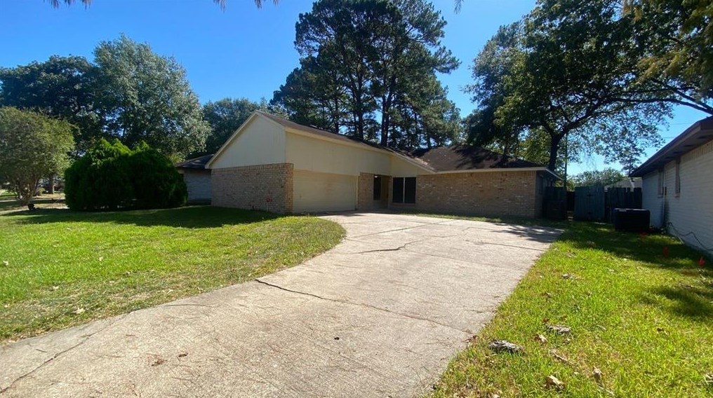 6430 Coachgate Dr, Spring TX  77373-7318 exterior