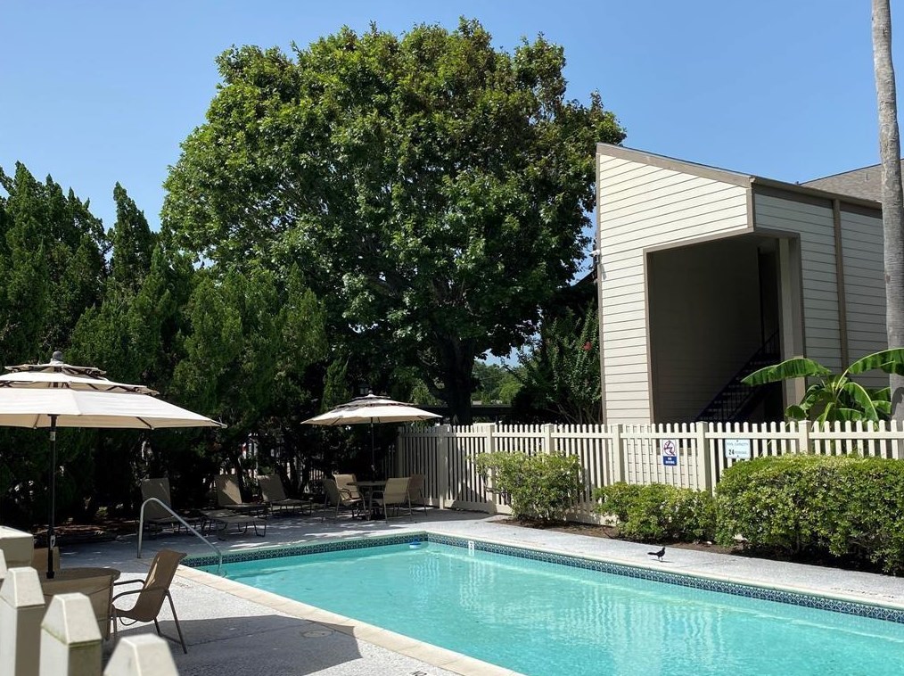 7035 N Holiday Dr, Galveston, TX 77550