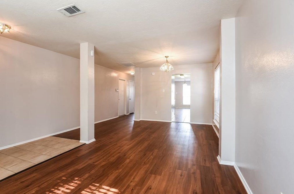 8966 Dawnridge Dr, Houston TX  77071-2446 exterior