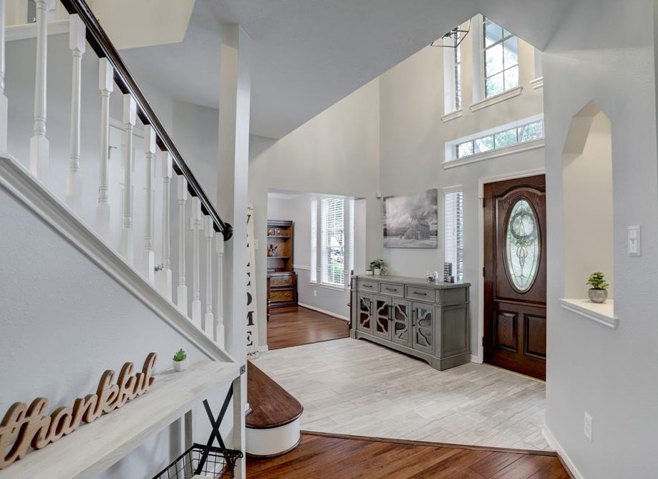 9327 Hudson Bend Cir, Houston, TX 77095