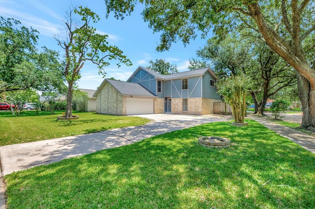 619 Leicester Ln, Houston, TX 77034