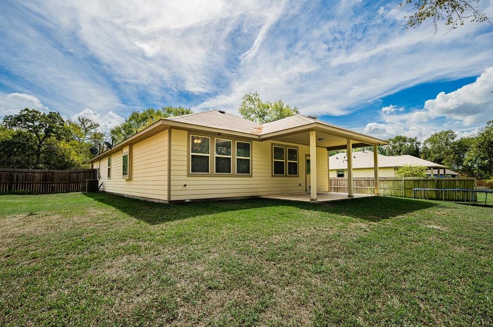 25252 Killarney St, Hempstead, TX 77445