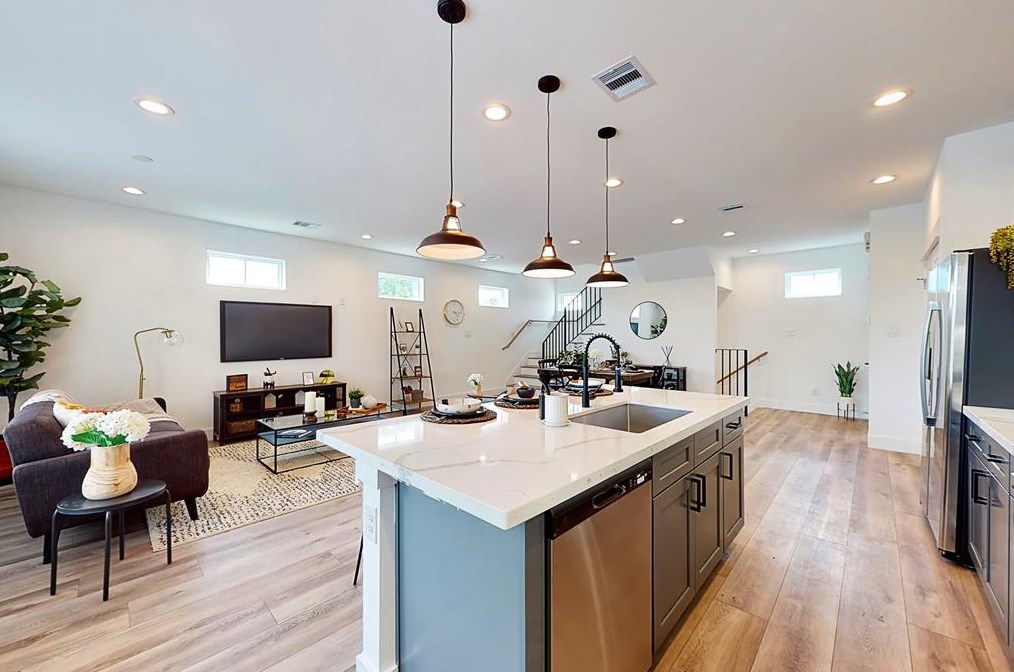 3050 Jensen Dr, Houston TX  77026-5513 exterior